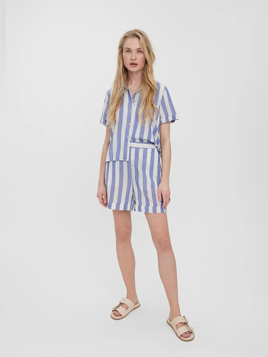 Zdjęcie produktu Vero Moda Szorty "Jena" w kolorze niebiesko-białym rozmiar: XS