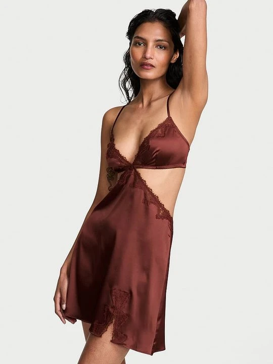 Zdjęcie produktu Very Sexy Koszulka nocna satynowa Cut-Out Slip Victoria's Secret Czerwony