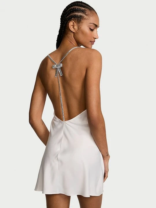 Zdjęcie produktu Very Sexy Koszulka nocna satynowa z kokardką z tyłu Crystal Bow Victoria's Secret Biały