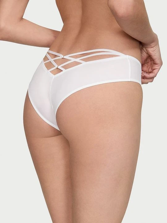 Zdjęcie produktu Very Sexy Majtki z paseczkami z tyłu i wysoko wyciętymi nogawkami Strappy-Back Cheeky Victoria's Secret Biały