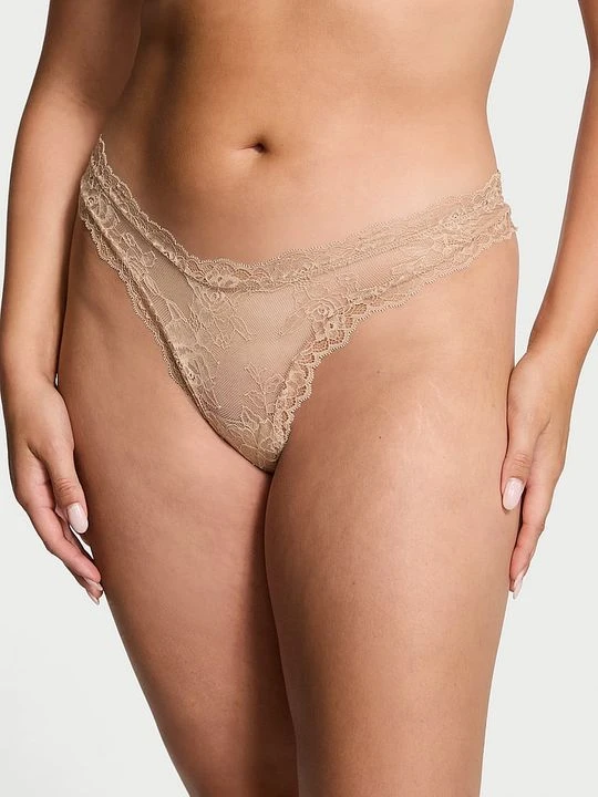 Zdjęcie produktu Very Sexy Stringi koronkowe z wysoko wyciętymi nogawkami Rose Lace Victoria's Secret Beżowy