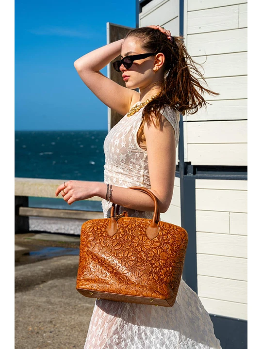 Zdjęcie produktu Victor & Hugo Paris Skórzana torebka "Madison" w kolorze jasnobrązowym - 38 x 27 x 15 cm rozmiar: onesize