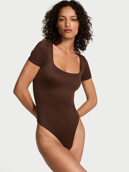 Zdjęcie produktu Victoria's Secret Body z krótkimi rękawkami i kwadratowym dekoltem FeatherSoft Brązowy