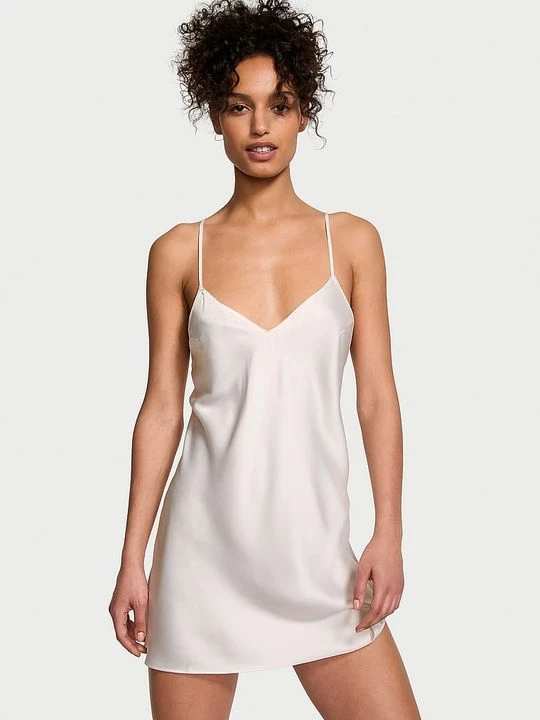 Zdjęcie produktu Victoria's Secret Koszulka nocna satynowa na cienkich ramiączkach odsłaniająca plecy Open-Back Slip Biały
