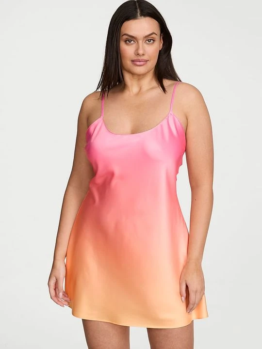 Zdjęcie produktu Victoria's Secret Koszulka nocna satynowa Signature Z nadrukiem