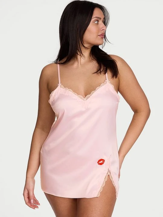 Zdjęcie produktu Victoria's Secret Koszulka nocna satynowa z koronką Tease Slip Różowy