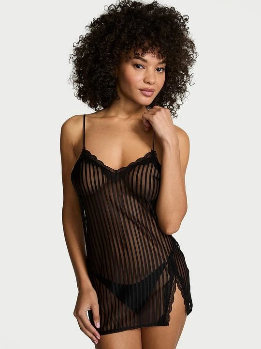 Zdjęcie produktu Victoria's Secret Koszulka nocna w paseczki Tease Sheer Stripe Czarny