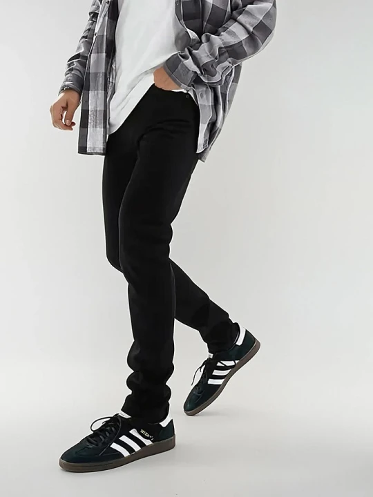 Zdjęcie produktu Weekday Dżinsy - Slim fit - w kolorze czarnym rozmiar: W34/L32