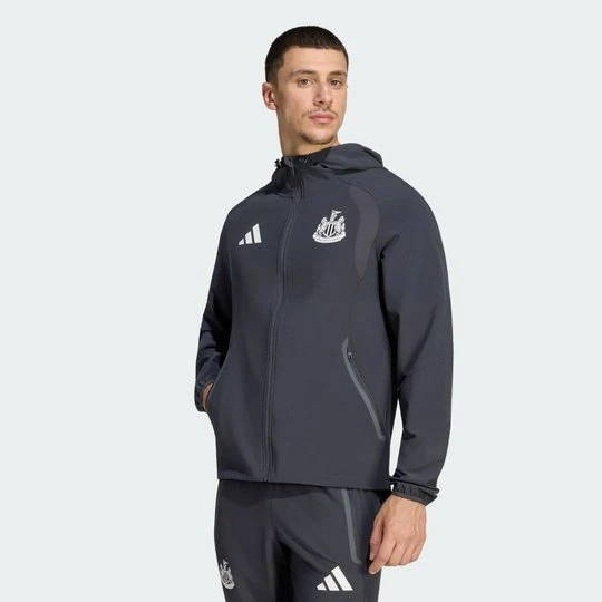 Zdjęcie produktu Wiatrówka Newcastle United FC Tiro Travel z suwakiem na całej długości Adidas Carbon