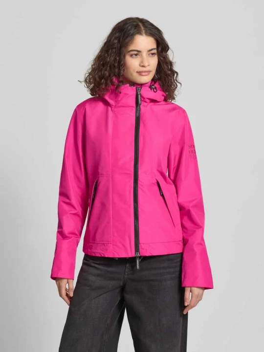 Zdjęcie produktu Wiatrówka z zamkiem błyskawicznym dwustronnym i wyhaftowanym logo Superdry Mocnoróżowy