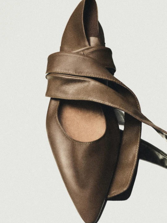 Zdjęcie produktu Wiązana Balerina Ze Skóra – Limited Edition - Khaki - Massimo Dutti - Female