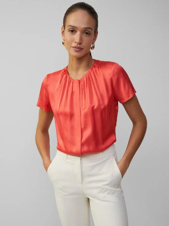 Zdjęcie produktu Wiskozowa satynowa bluzka z krytym zapięciem na guziki s.Oliver czerwony
