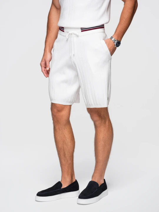 Zdjęcie produktu Wiskozowe strukturalne szorty męskie REGULAR - białe V1 - Rozmiar: XL Ombre Clothing