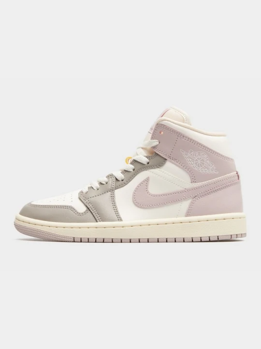 Zdjęcie produktu Wmns Air Jordan 1 Mid liliowy