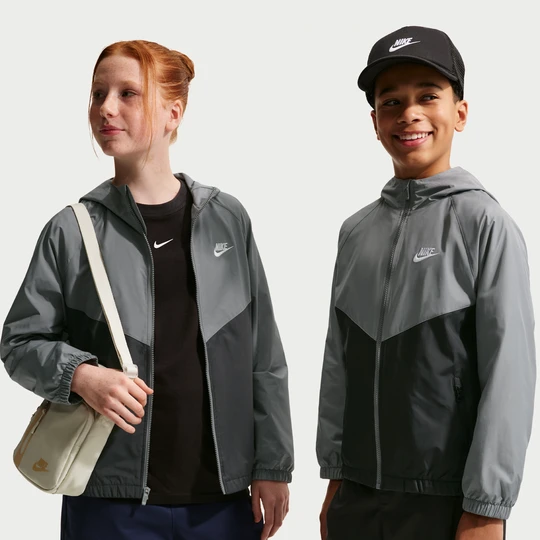 Zdjęcie produktu Wodoodporna kurtka z kapturem dla dużych dzieci Nike Windrunner - Szary