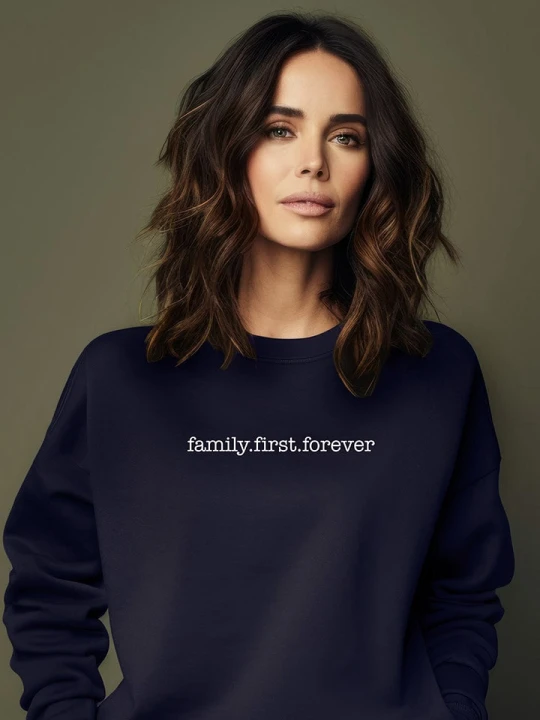 Zdjęcie produktu WOOOP Bluza "Family First Forever" w kolorze granatowym rozmiar: XL