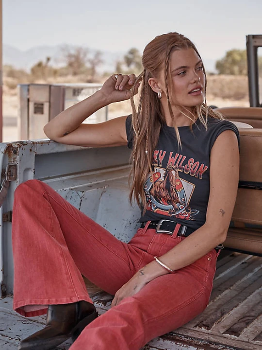 Zdjęcie produktu Wrangler Lainey Wilson x Wrangler Lainey Flare Jean Washed Red Size 32 x32