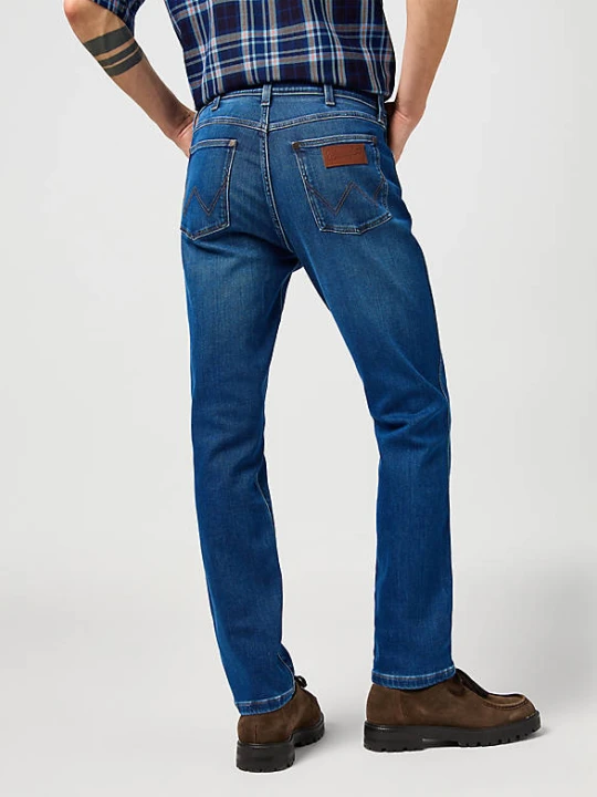 Zdjęcie produktu Wrangler Larston Medium Stretch Slim Tapered Jean Dandelion Summer Size 40 x34