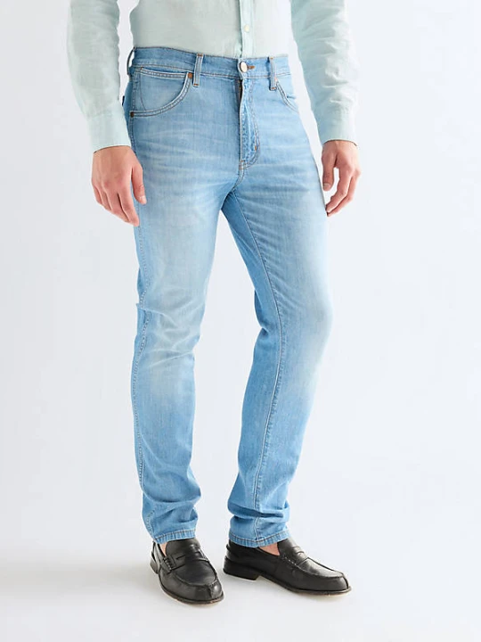 Zdjęcie produktu Wrangler Larston Slim Tapered Lightweight Low Stretch Jean Light Wash Size 40 x32