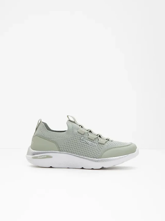 Zdjęcie produktu Wygodne sneakersy Kangaroos, wsuwane, z pianką memory BonPrix zielony