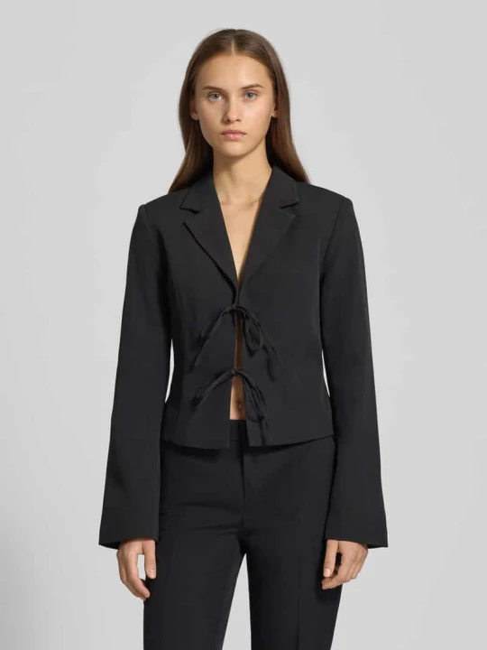 Zdjęcie produktu Żakiet o kroju slim fit z wiązanym przodem Gina Tricot Czarny