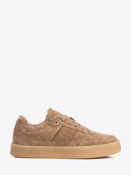 Zdjęcie produktu Zamszowe sneakersy z futrzanym wnętrzem beżowe Wittchen