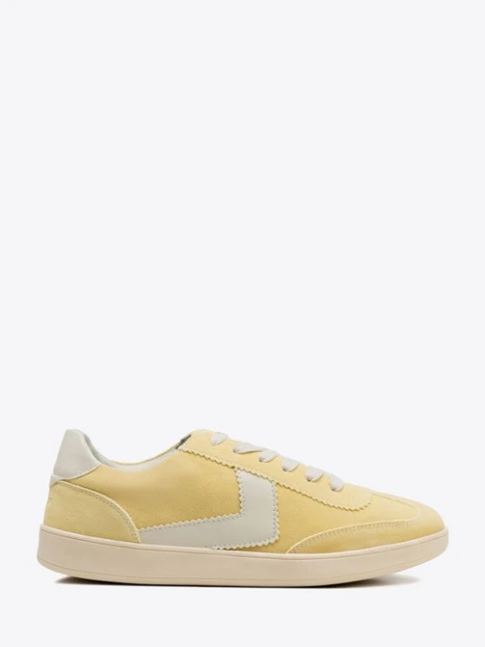 Zdjęcie produktu Zamszowe sneakersy z kontrastowymi wstawkami z ekoskóry żółto - białe Wittchen