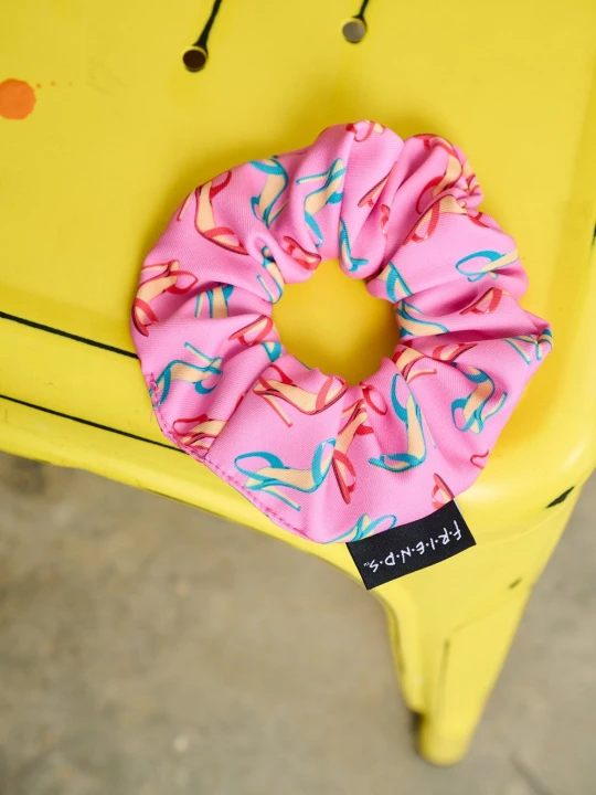 Zdjęcie produktu Zestaw 3 scrunchie Friends From New York ONE SIZE