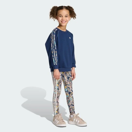 Zdjęcie produktu Zestaw adidas x Liberty London z bardzo dużą bluzą z zaokrąglonym dekoltem i legginsami