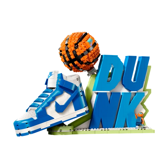 Zdjęcie produktu Zestaw klocków do zbudowania buta z ekskluzywną figurką Nike Dunk x LEGO® - Niebieski