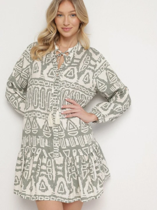 Zdjęcie produktu Zielona Wiskozowa Sukienka w Etniczny Wzór o Rozkloszowanym Kroju z Wiązaniem Nalpio M&d Fashion
