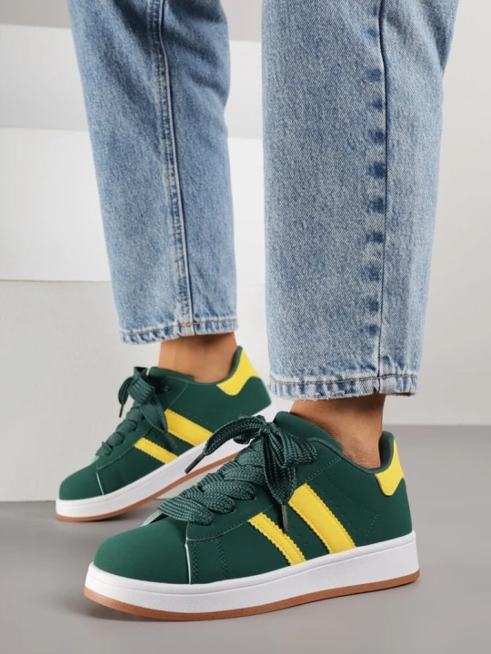 Zdjęcie produktu Zielone Sneakersy z Ozdobnymi Naszywkami z Boku Galdexis Mulanka