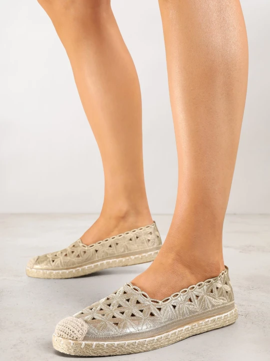 Zdjęcie produktu Złote Espadryle Vices z Ażurową Cholewką i Plecionym Sznurkiem Arivoni