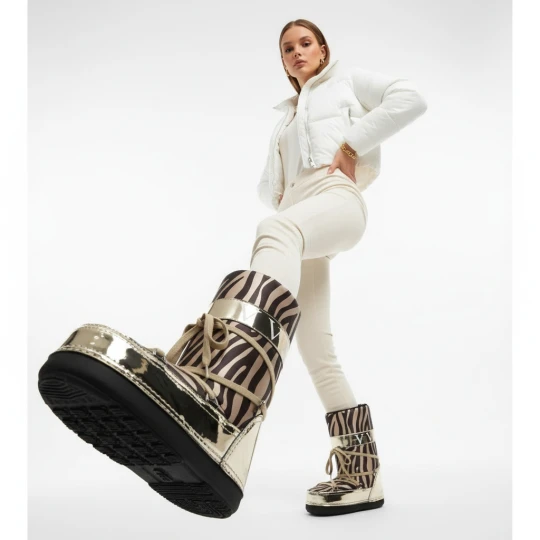 Zdjęcie produktu Śniegowce damskie Donna Fabiani, cholewka z materiału syntetycznego z kontrastowym nadrukiem i sznurowaniem oraz miękkim kołnierzem, zebra‑satyna, 14 złoty