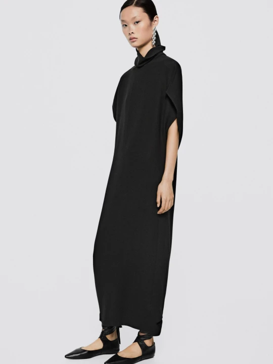 Zdjęcie produktu Zwiewna Sukienka Z Golfem - Limited Edition - Czarny - 38 (M) - Massimo Dutti - Female