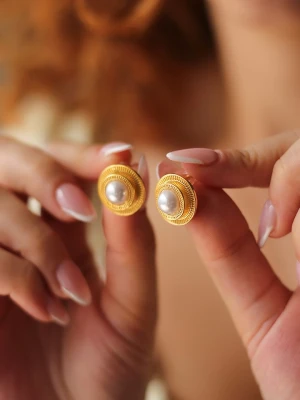 L'Atelier de Gaia Pozłacane kolczyki-wkrętki z perłami rozmiar: onesize