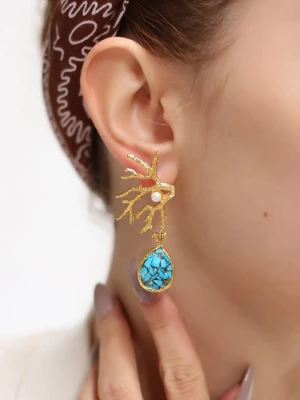 L'Atelier de Gaia Pozłacane kolczyki-wkrętki z turkusem i perłami rozmiar: onesize