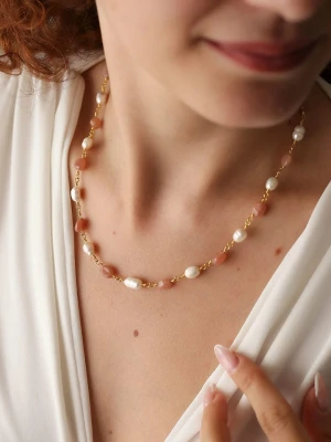 L'Atelier de Gaia Pozłacany naszyjnik z elementami ozdobnymi - dł. 43 cm rozmiar: onesize