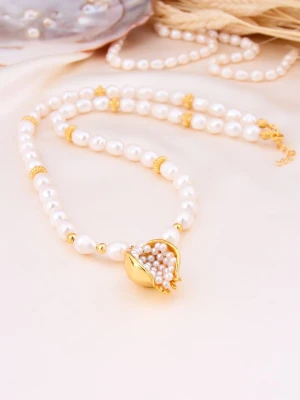 L'Atelier de Gaia Pozłacany naszyjnik z elementami ozdobnymi - dł. 45 cm rozmiar: onesize