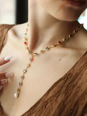 L'Atelier de Gaia Pozłacany naszyjnik z kryształami i perłą - dł. 42 cm rozmiar: onesize