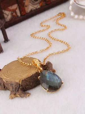 L'Atelier de Gaia Pozłacany naszyjnik z zawieszką - dł. 50 cm rozmiar: onesize