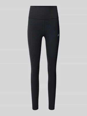 legginsy o kroju slim fit z nadrukiem z logo model 'Harmony' New Balance Czarny