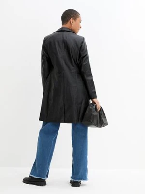 Lekki płaszcz ze sztucznej skóry, z wykładanym kołnierzem i zaznaczoną talią bonprix