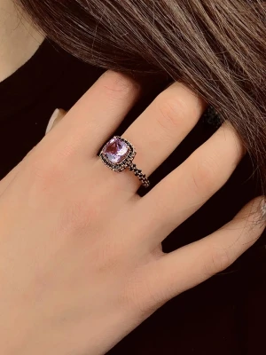 Les Petites Précieuses Pozłacany pierścionek z kamieniami szlachetnymi rozmiar: 56