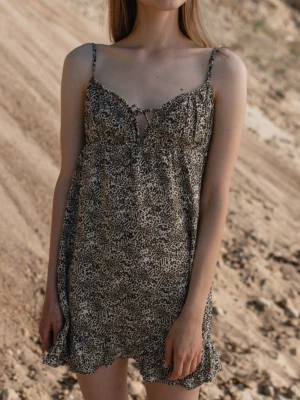 Letnia sukienka na cienkich ramiączkach z wiskozy ecru w cętki khaki - CHIA-L Marsala
