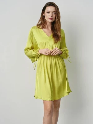 Limonkowa sukienka mini z bufiatymi rękawami OCHNIK