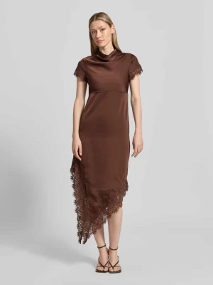 linia a sukienka wieczorowa z satyny model 'RITA' Vero Moda