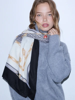 Liu Jo Large Scarf With Charms Print czarny