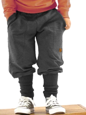 LiVi Spodnie dresowe "Streetjogger" w kolorze ciemnoszarym rozmiar: 116/122