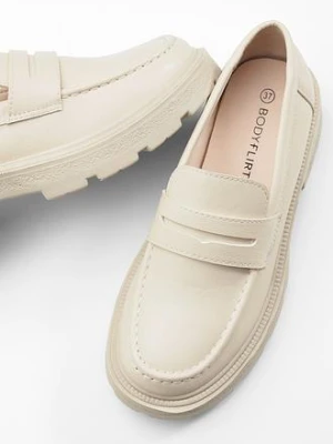 Loafersy chunky na lekkiej podeszwie bonprix